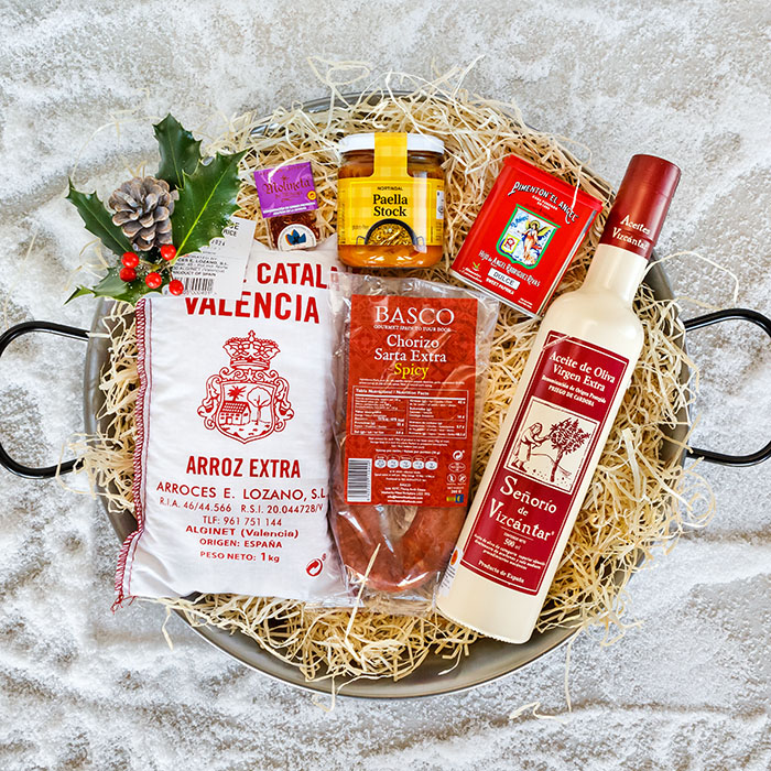 A SPANISH PAELLA GIFT KIT FOR TWO